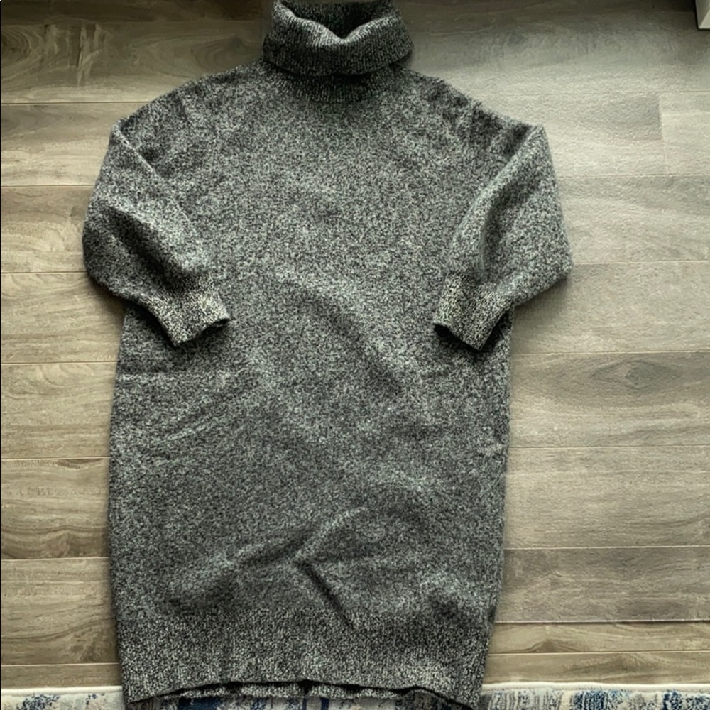 Women’s Uniqlo turtleneck sweater dress